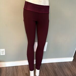 Lululemon size 8 leggings with pockets